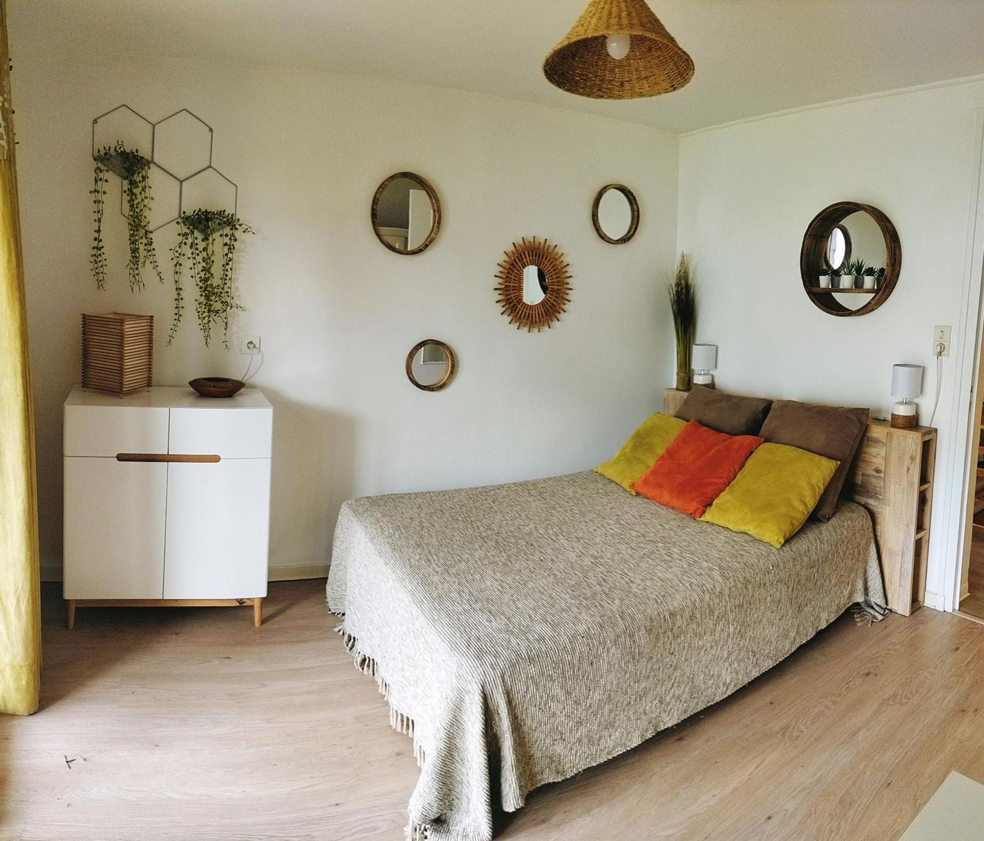 Meuble Avec Jardin Au Bord Du Bourget *